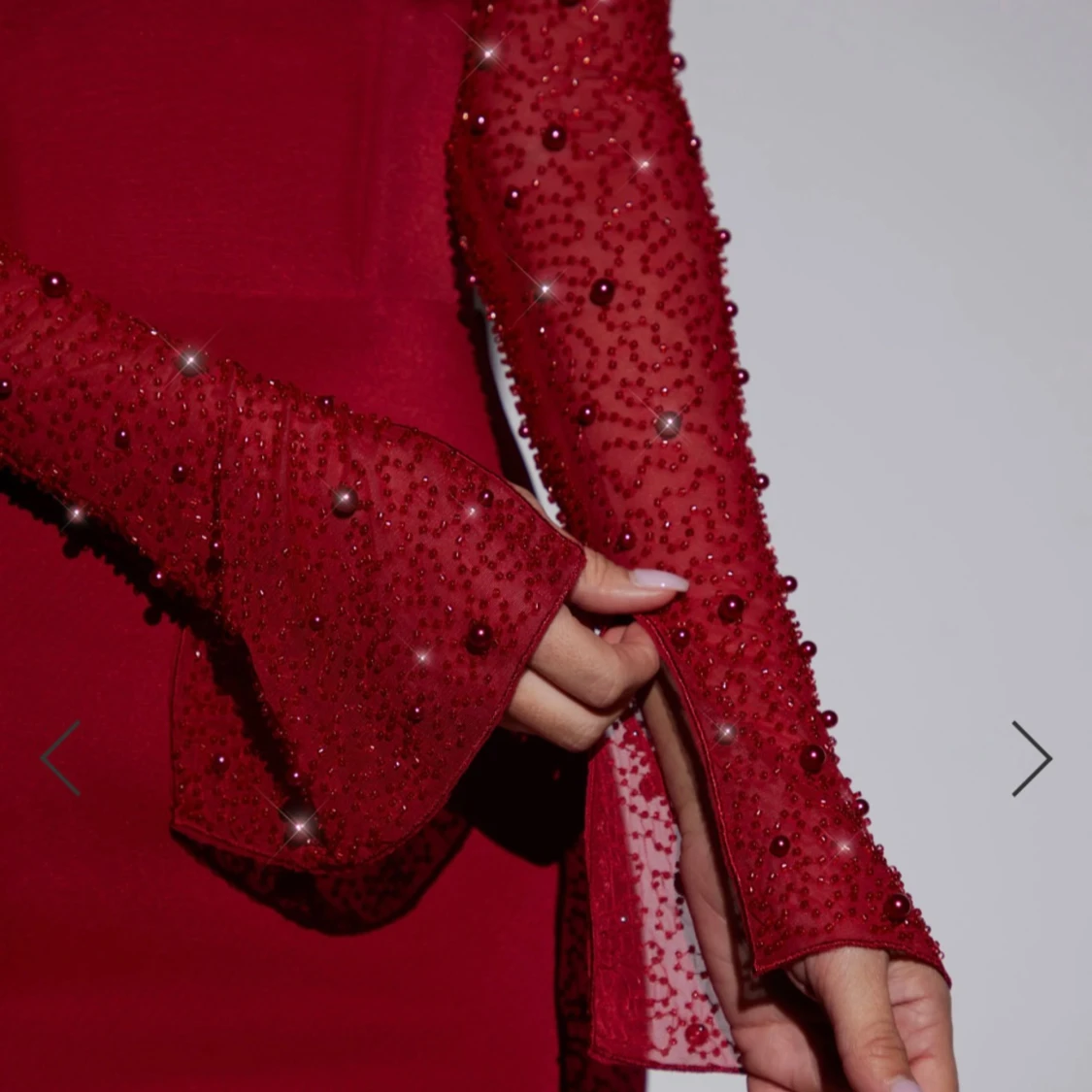Röd långklänning med pärlade ärmar - 2