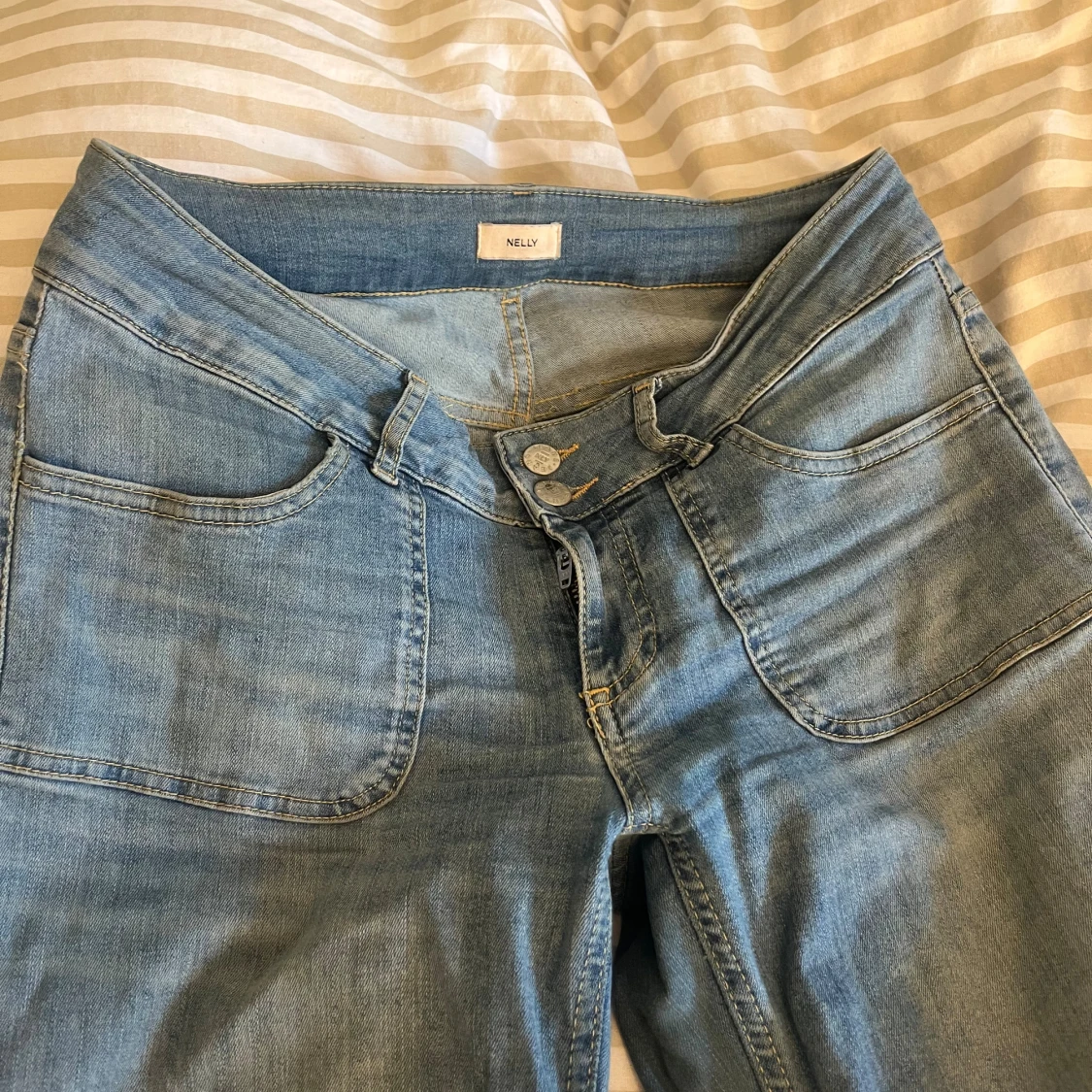 Blå bootcut jeans från Nelly - 1