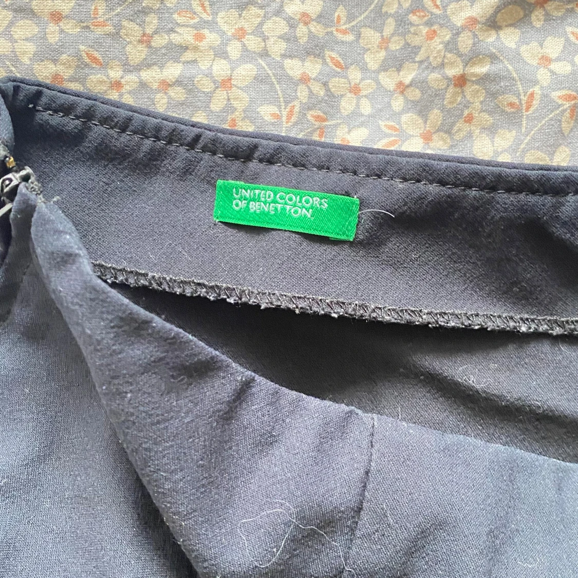 Svarta lågmidade kostymbyxor från Benetton - 3