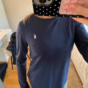 Ralph lauren tröja - säljer min söta ralph lauren tröja för tyvärr blivit för liten. pris kan diskuteras 💖