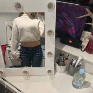 Vit croppad stickad tröja - Vit croppad stickad tröja