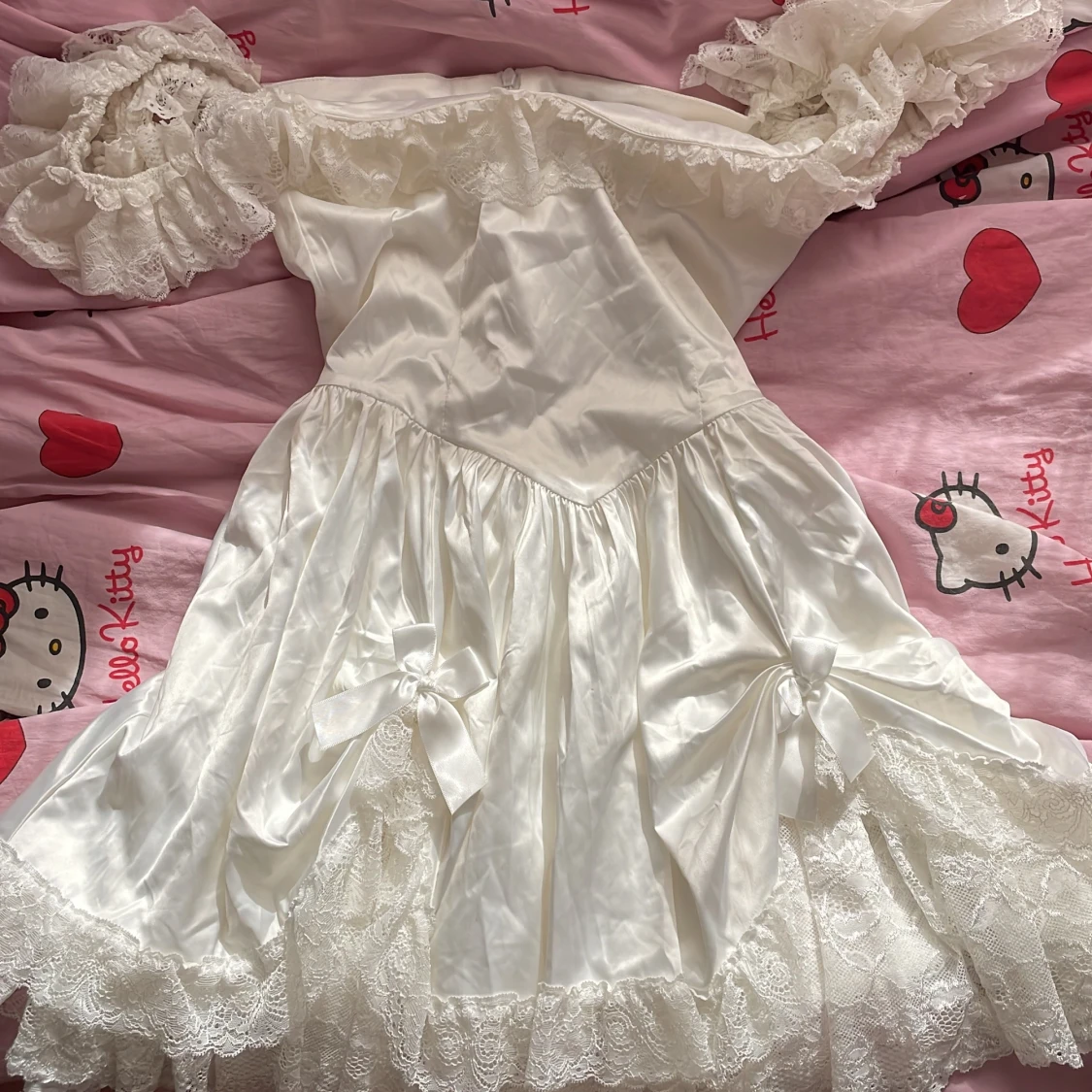 Vit offshoulder klänning med spets