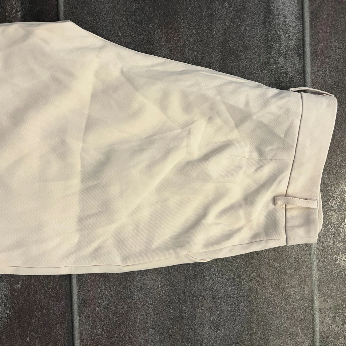 Beiga kostymbyxor från Outfitbook - 2