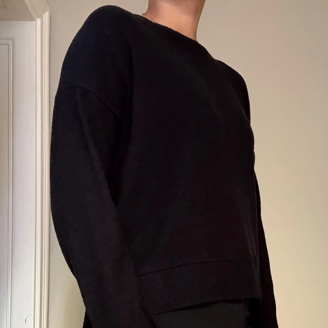 Svart stickad tröja