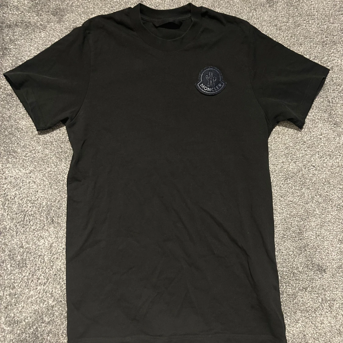 Svart Moncler t-shirt med patch