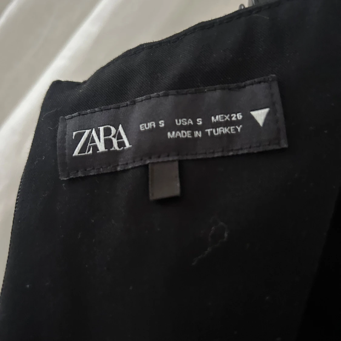 Svart kort klänning från Zara - 3