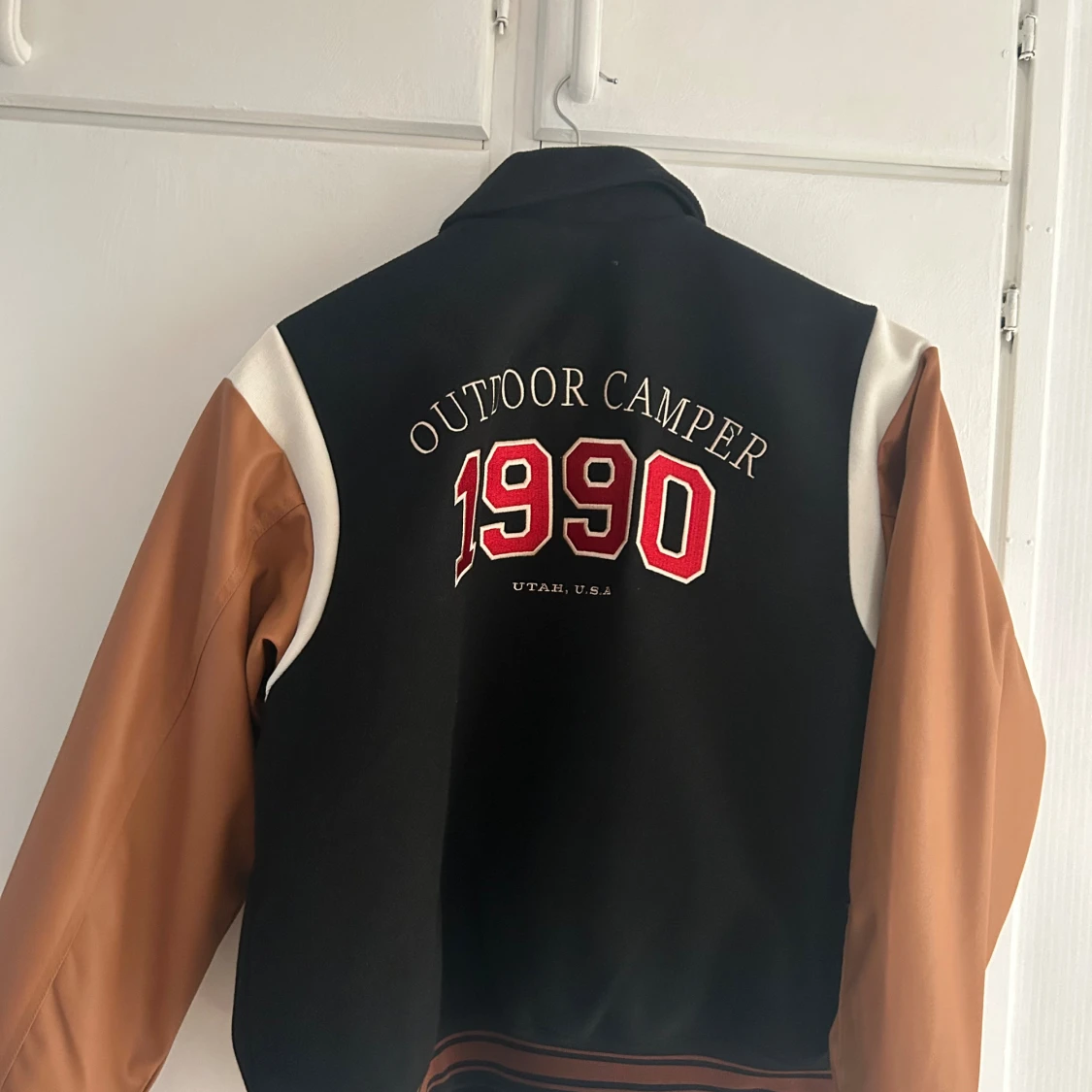 Svart och brun bomberjacka Outdoor Camper - 1