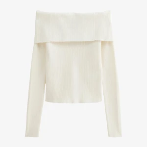Offshoulder ribbad topp i vitt - Snygg offshoulder topp i vit ribbad design med långa ärmar. Toppen har en bred, vikt kant över axlarna som ger en trendig look. Perfekt att styla med jeans eller kjol för en cool outfit. Priset kan diskuteras via snabbaffär ❤️