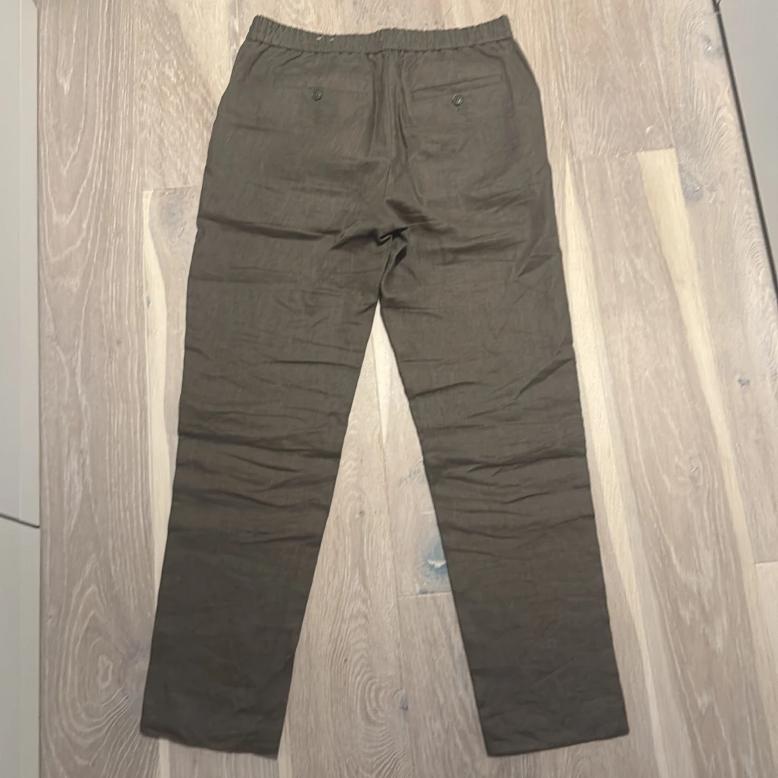 Olivgröna linnebyxor från These Glory Days - 2