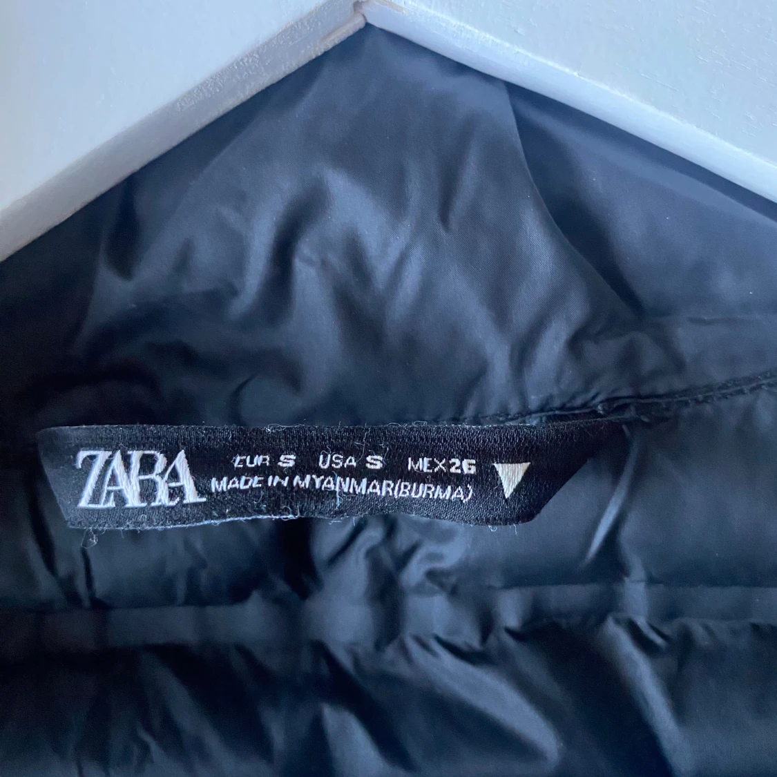 Svart dunväst från Zara - 4