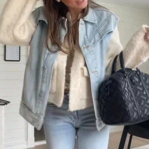 Jeans väst - Jeans väst som är i superfint skick!