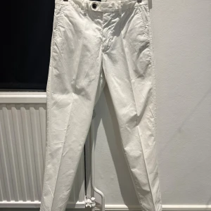 Suitsupply chinos - Suitsupply chinos, storlek 44, väldigt bra skick behöver bara strykas!