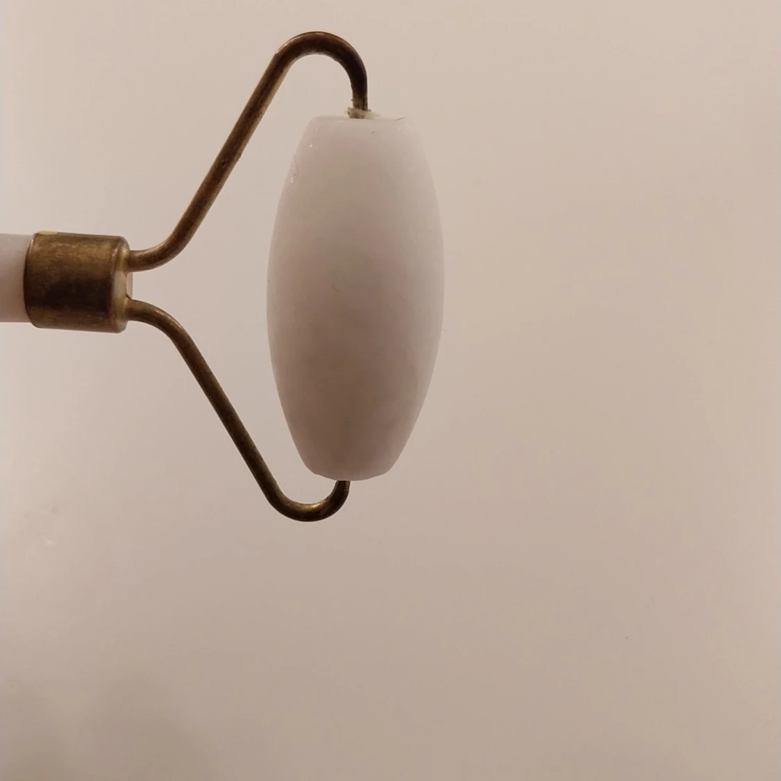 Vit ansiktsroller i sten - 1