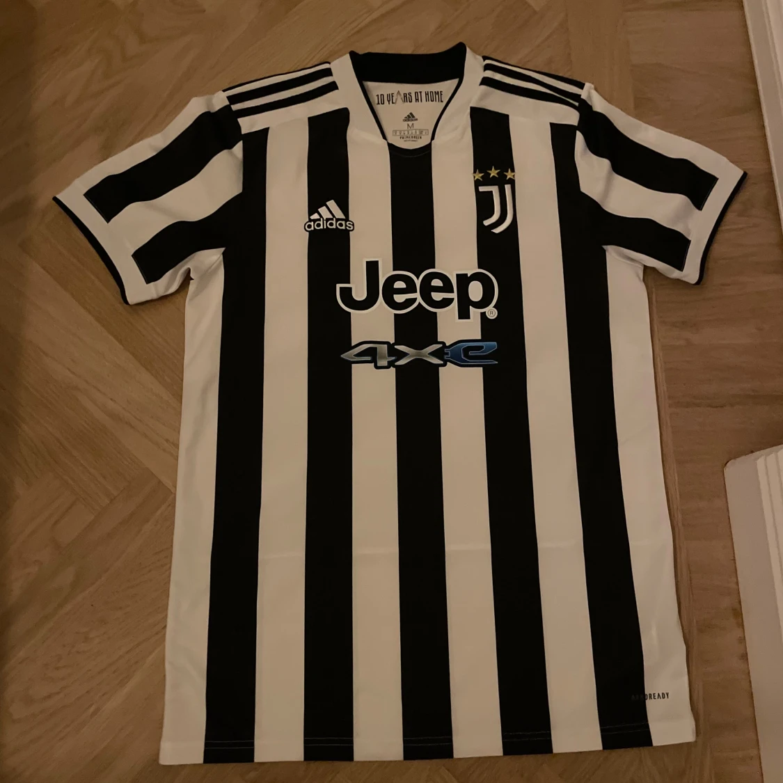 Äkta Juventus randig matchtröja Adidas M