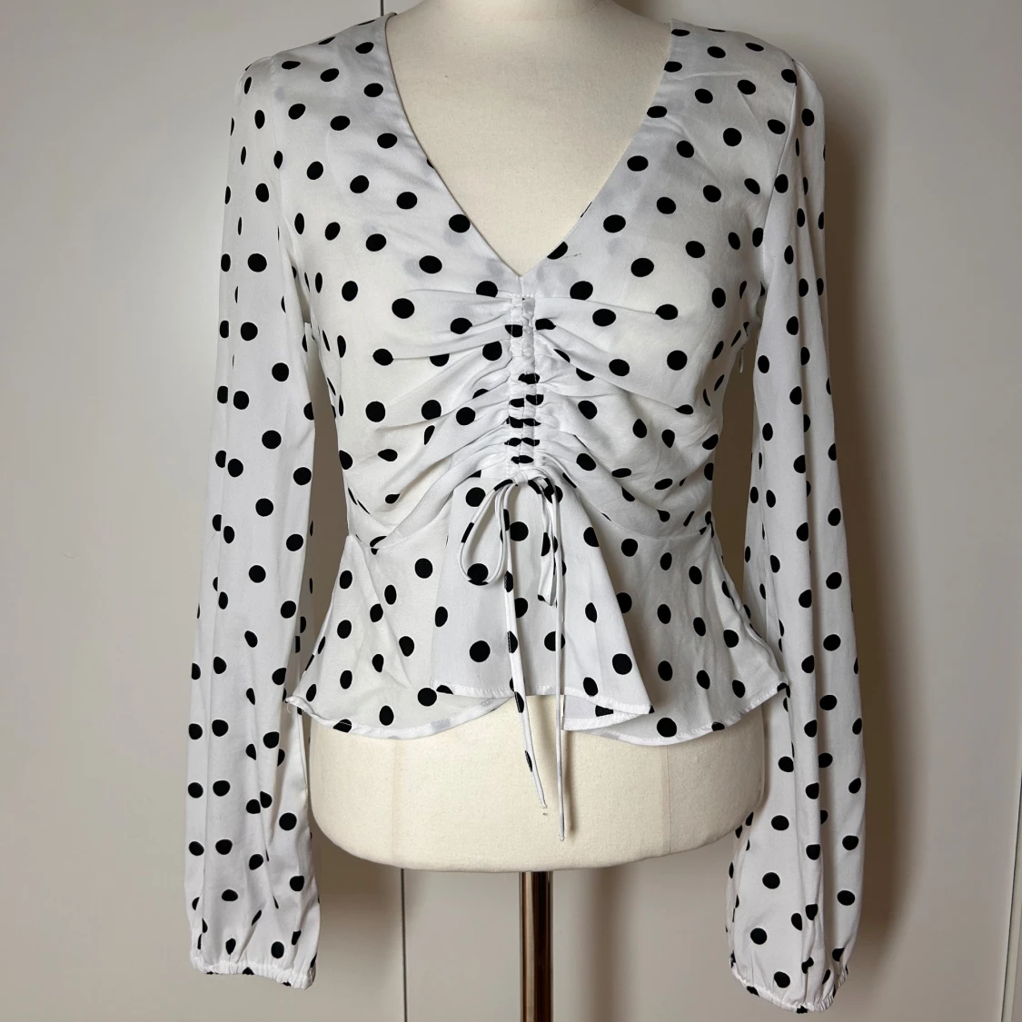 Prickig blus bikbok  - 1