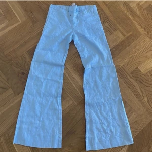 Linnebyxor - Ett par superfina ljusblåa linnebyxor från Calvin Klein i strl s/xs. 🩵Köp direkt 300kr!