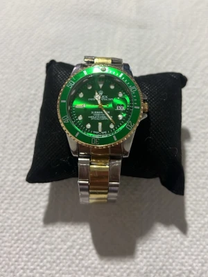 R klocka  - Helt ny för bra pris hör av dig 