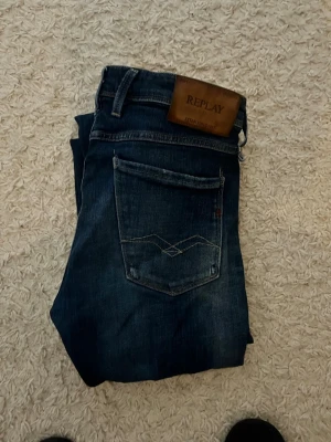 Replay jeans - Perfekta jeans. Inga defekter alls och sitter utmärkt. Perfekt tvätt. Storlek 32,32. 