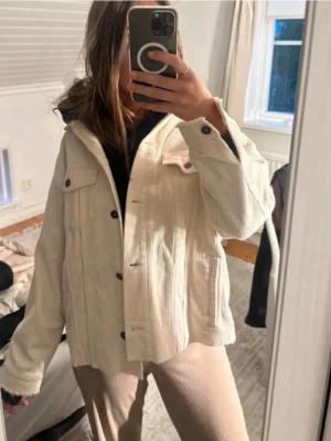 Manchester Jacks  - Jätte fin cremevit Manchester Jack från Zara! 