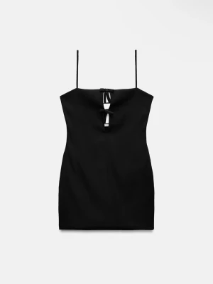 Svart kort klänning med rosett - Jätte fin klänning använt 1 gång