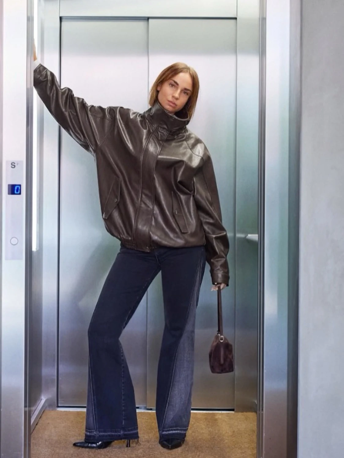 Brun oversized skinnjacka med hög krage  - 3