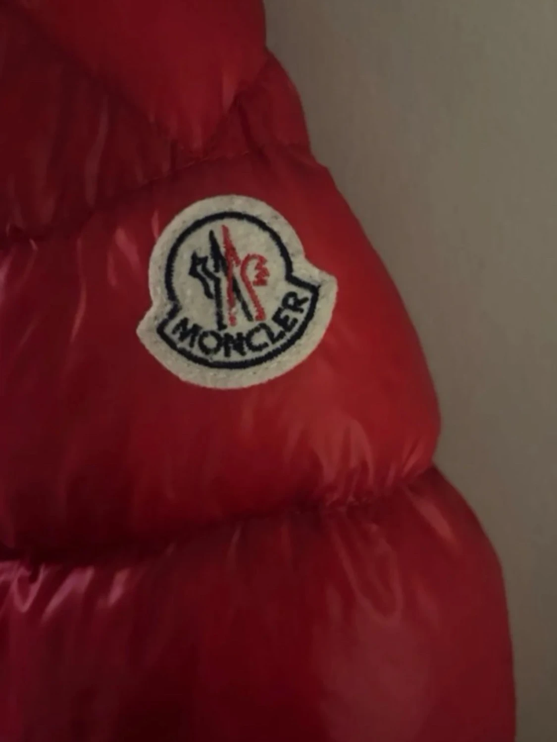 Röd dunjacka från Moncler - 2