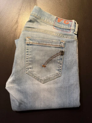 Dondup jeans - Riktigt schyssta dondup jeans i snygg blå färg! Nypris 4000, men säljer för 449! Skriv om det finns frågor