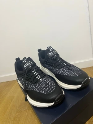 B skor  - Helt nya aldrig använda snabb leverans.