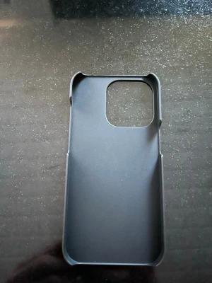 Mobilskal till iPhone 14 PRO  - Säljer ett mattsvart mobilskal som passar iPhone 14 PRO 