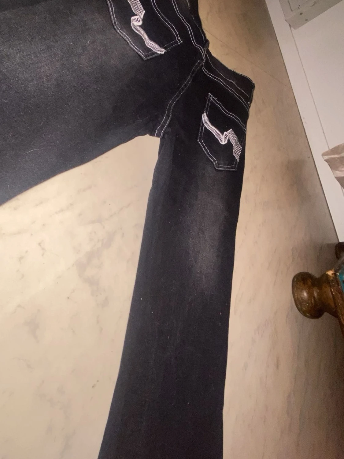 Svarta jeans med råa kanter - 2