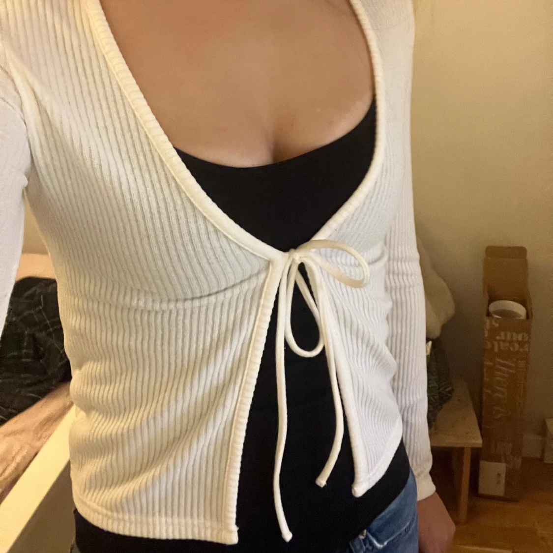 Vit ribbad bolerotopp med knyt - 1