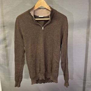 John Henric halfzip  - Supersnygg o perfekt till höst! Size S! Bra skick! Hör av dig vid frågor 