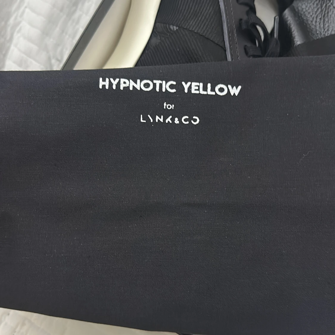 Svarta sneakers Hypnotic Yellow x Lynk & Co - 1