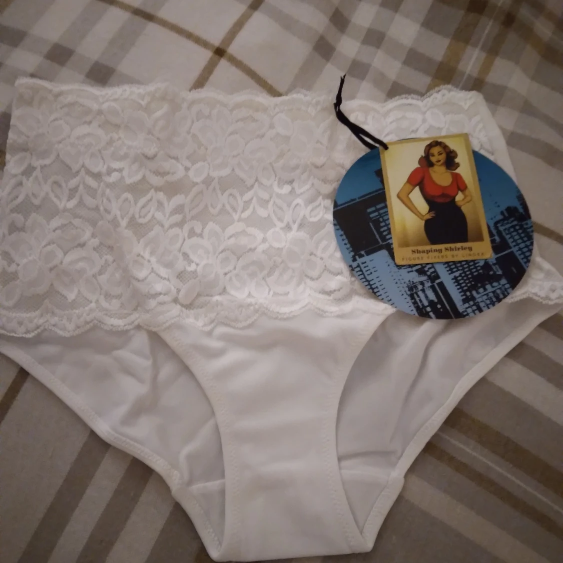 HELT NYA, OANVÄNDA vita shaping-trosor med spets från Lindex, 36-38.