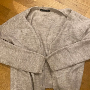 Beige kofta lager 157 - Söt beige kofta från lager 157 i strl M💗endast använd 1 gång