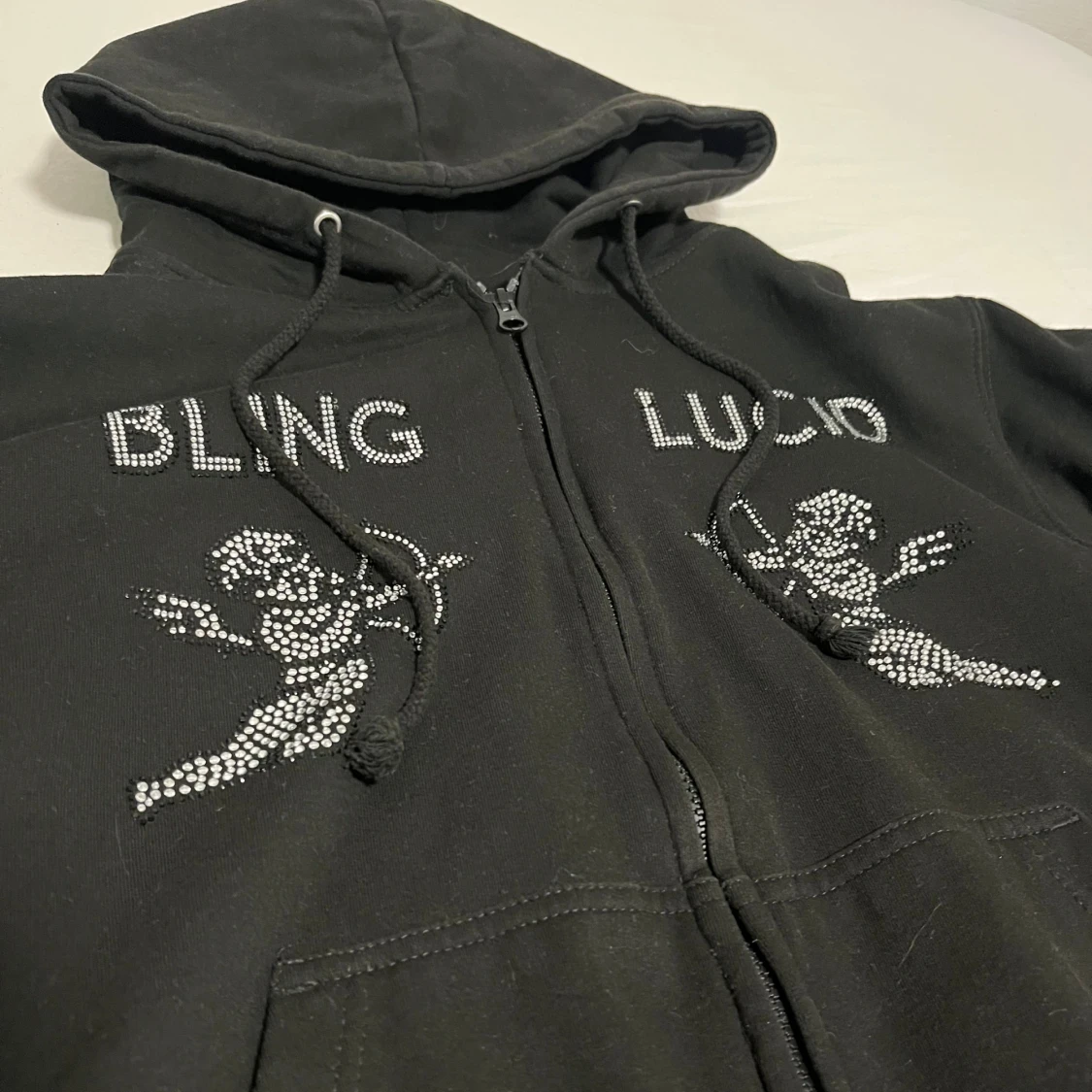 Svart rhinestone hoodie från Bling Lucid - 2