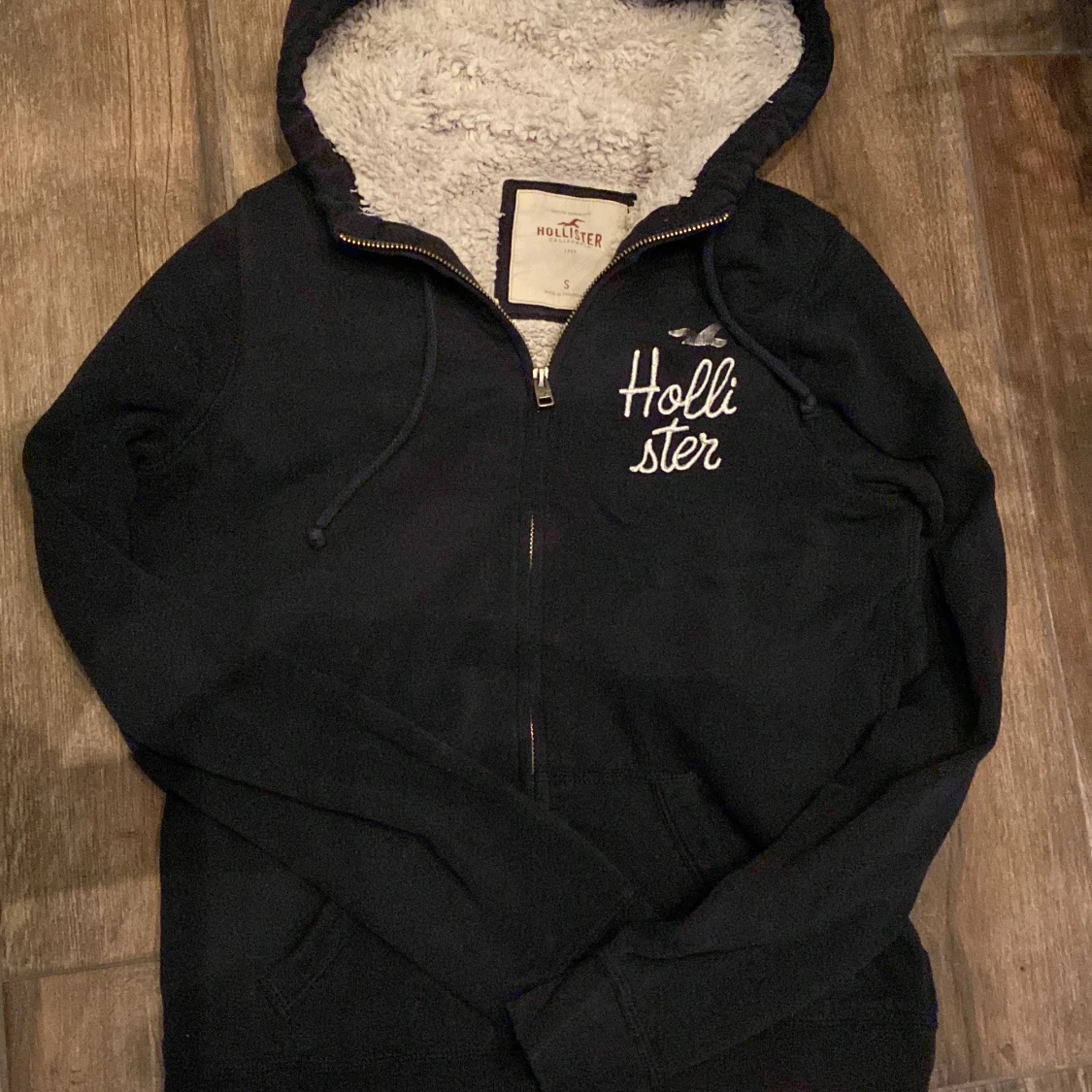 Fodrad Marinblå zip hoodie från Hollister