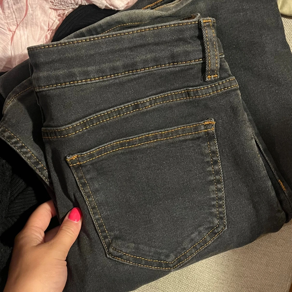 Svarta bootcut jeans  - 1