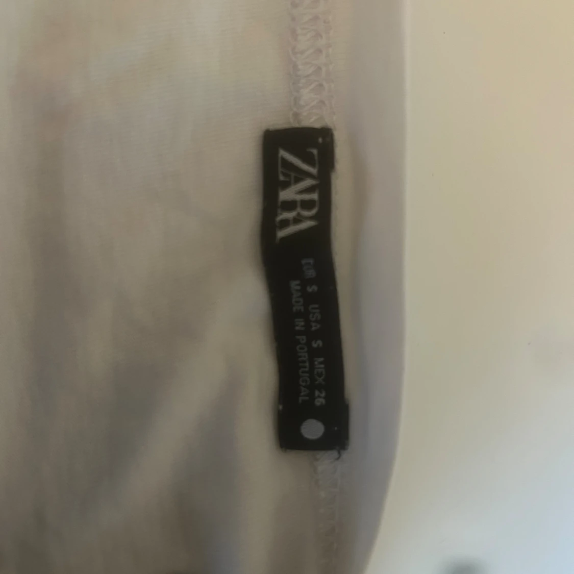 Vit croppad topp med snörning från Zara - 2