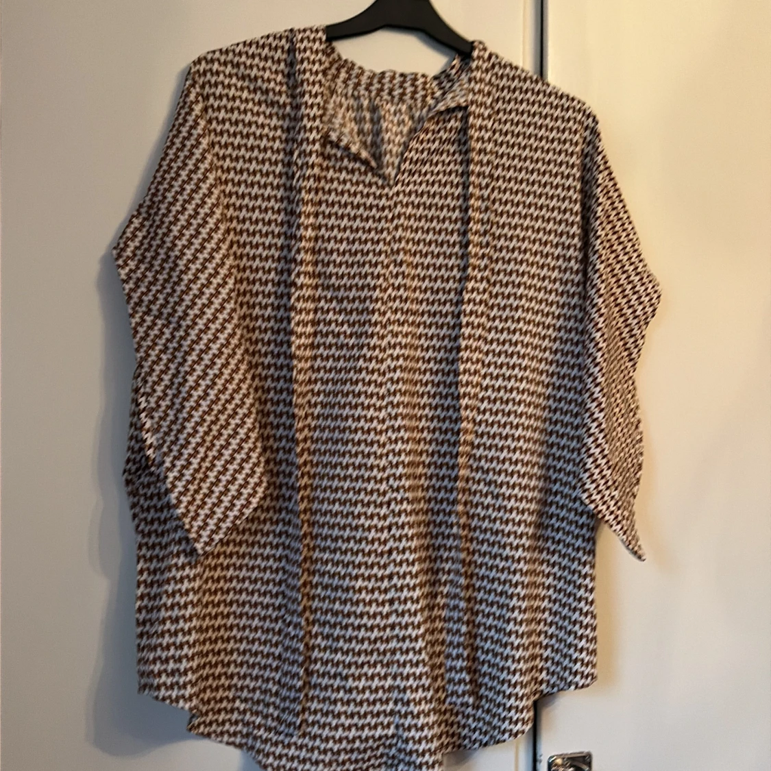 Brun och vit mönstrad skjorta från SHEIN