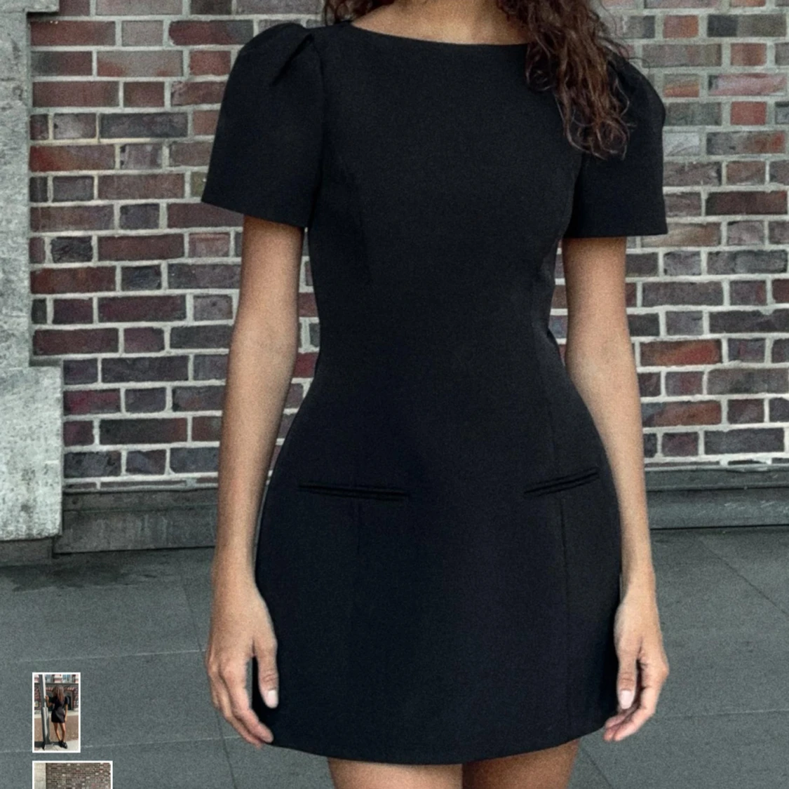 Svart kort klänning med puffärm