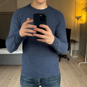 Stickad tröja NN07 - Tjenare säljer en stickad tröja ifrån märket NN07, den är i mycket fint skick. Storlek L men passar mer som en M. Hör gärna av er vid frågor och funderingar!🤗