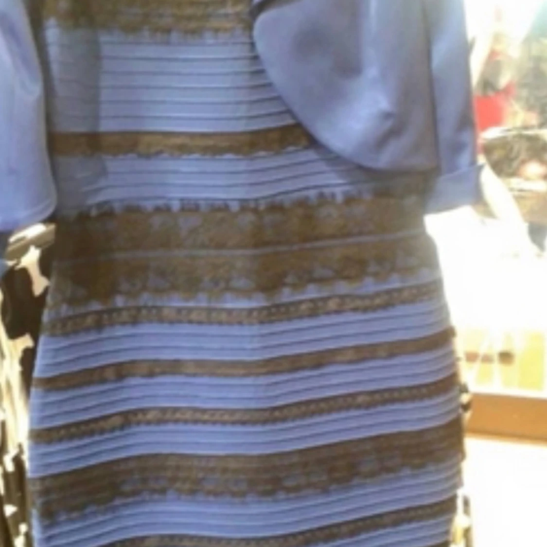 Blå och svart randig klänning