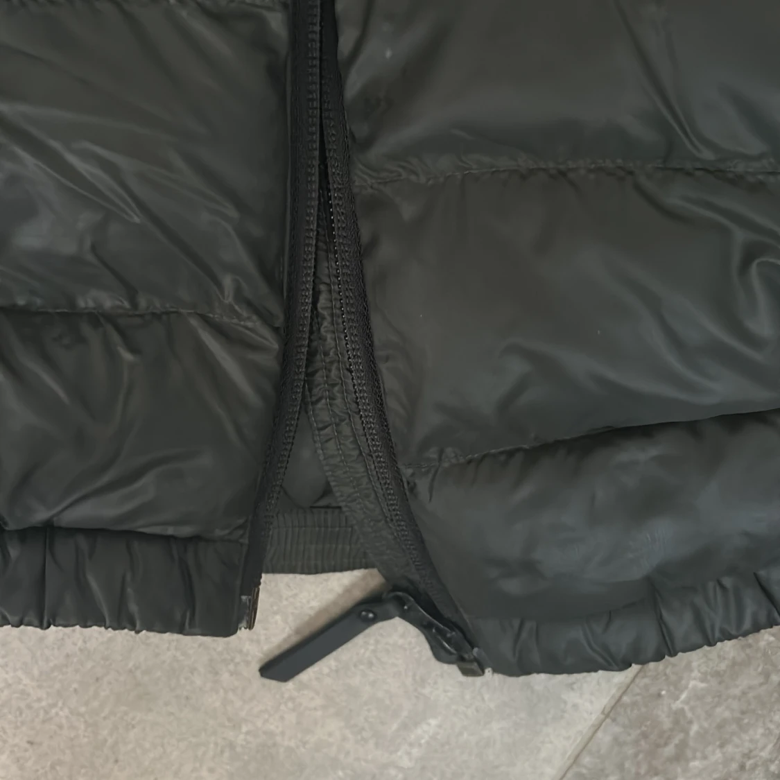 Svart dunjacka Peak Performance - 1