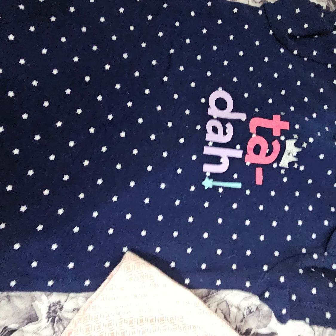 2 bebisklänningar + 3 handskydd - 1