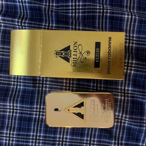 Pacoraban One million elixir ml 50  - 1 Million Elixir från Paco Rabanne, 50 ml. Parfum intense i en lyxig guldig flaska. Tillverkad i Frankrike. Perfekt för dig som vill sticka ut med en ikonisk doft och snygg design. Helt ny. 