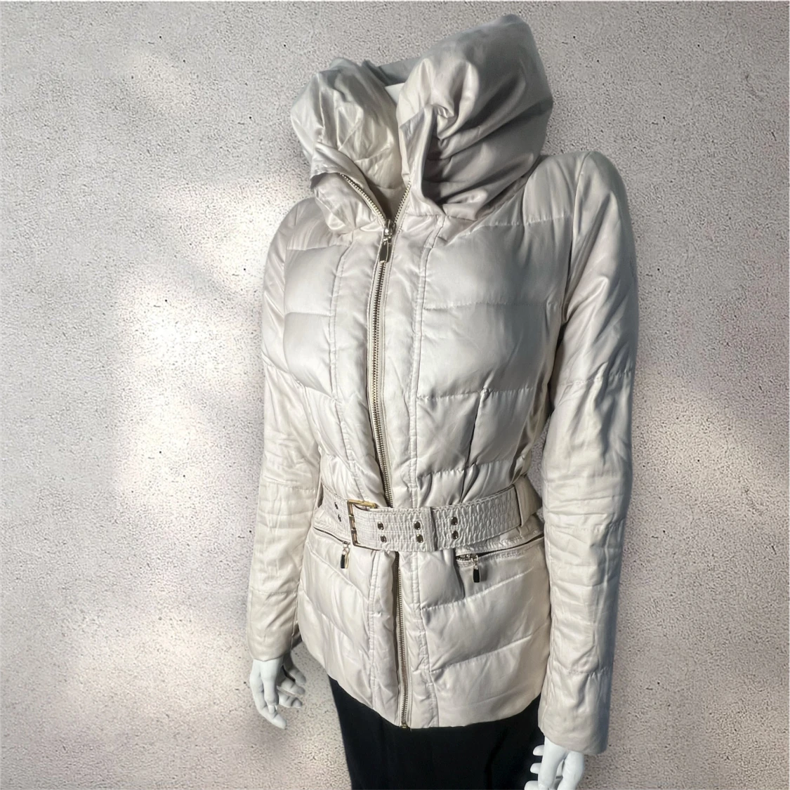 Beige pufferjacka med bälte - 2