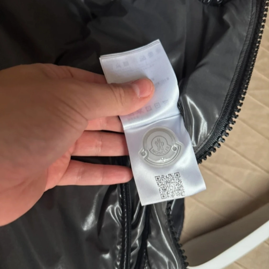 Svart Moncler pufferjacka med huva - 2