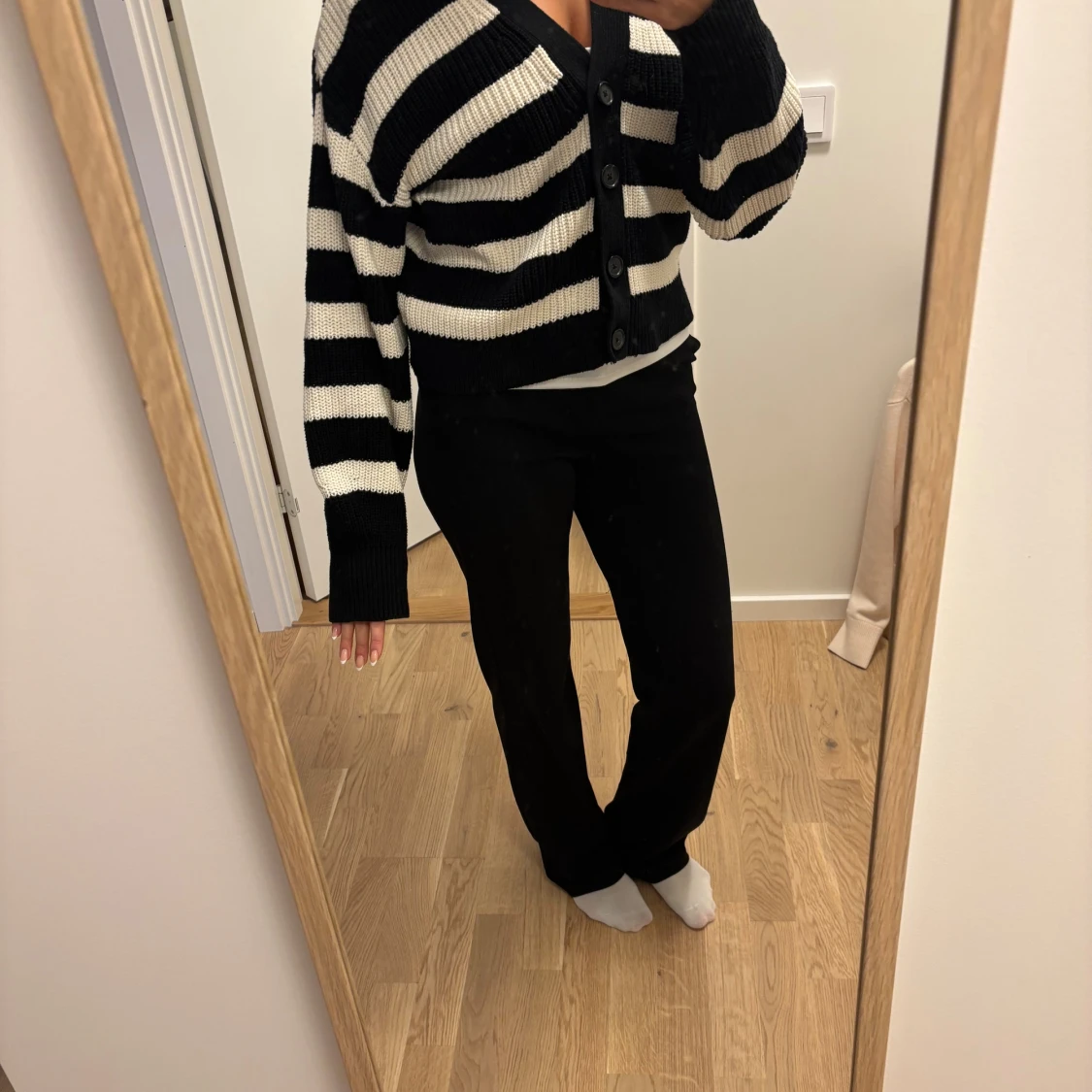 Svartvit randig kofta med knappar - 1