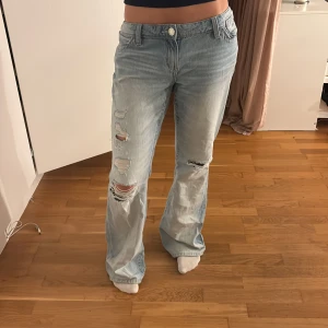 Jeans - Helt nya!! Säljer för att dom är för stora för mig men älskar dom! 74cm i midjan